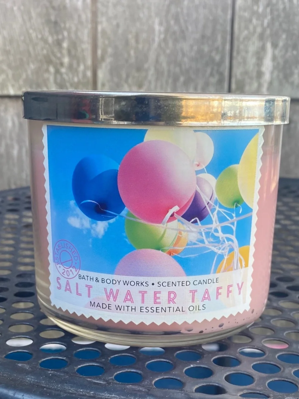 Bath & Body Works 14.5 Oz Salt Water Taffy 3-Wick Candle NEW - Picture 1 of 3